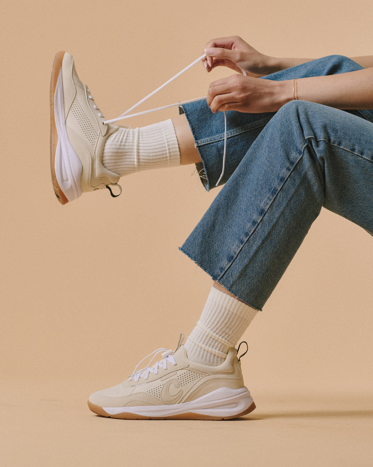 Clove Strada - Sand / White / Gum