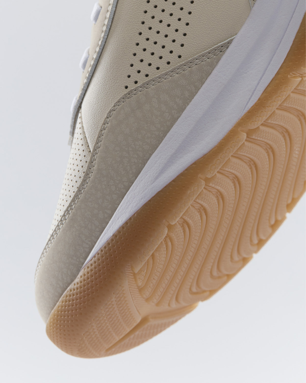Clove Strada - Sand / White / Gum