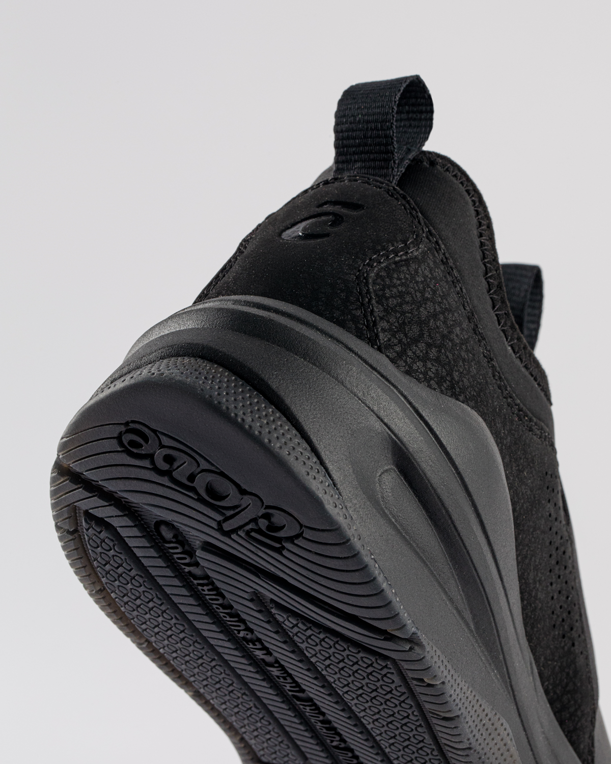 Clove Solo - All Black