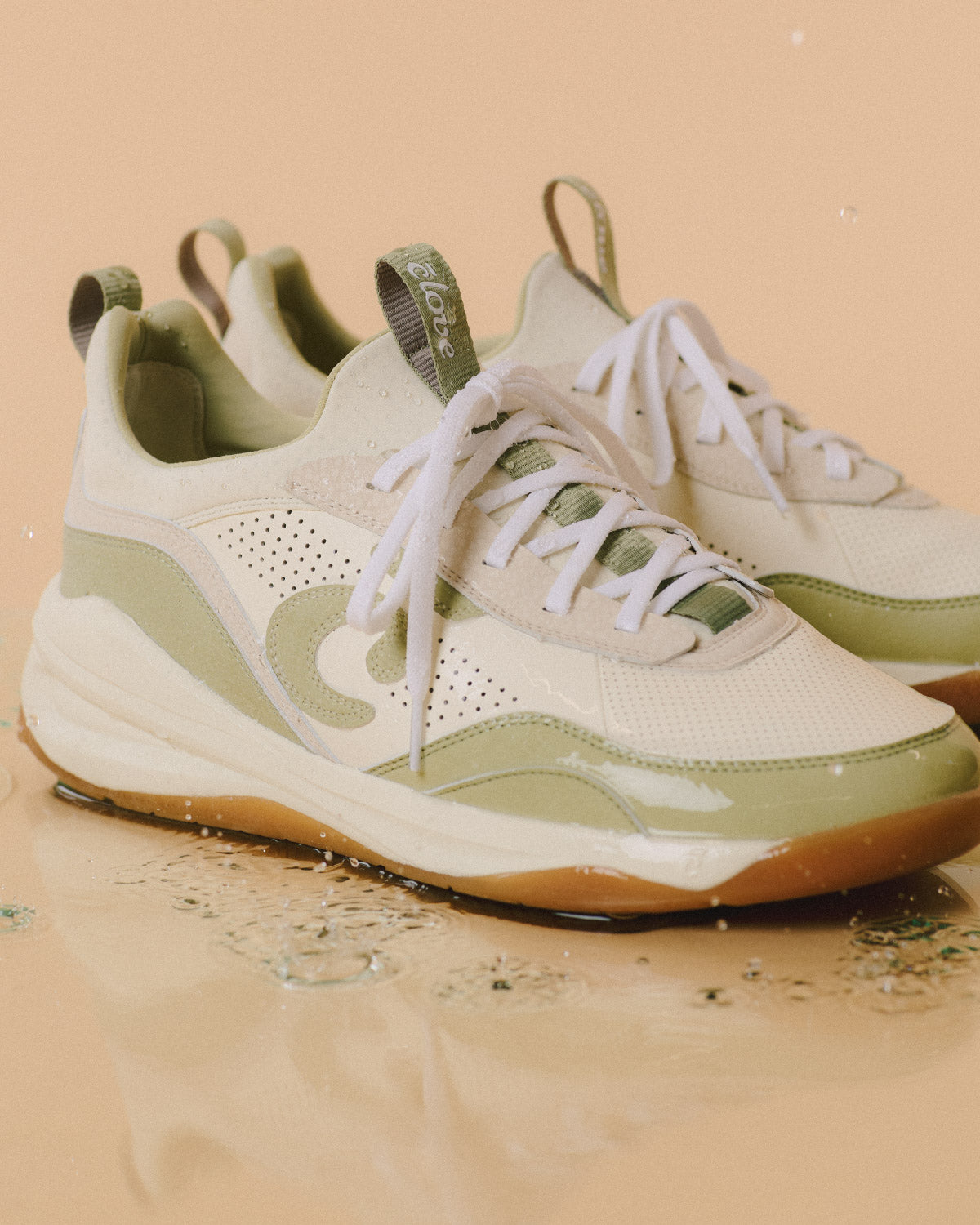 Clove Strada - Antique White / Sage / Gum